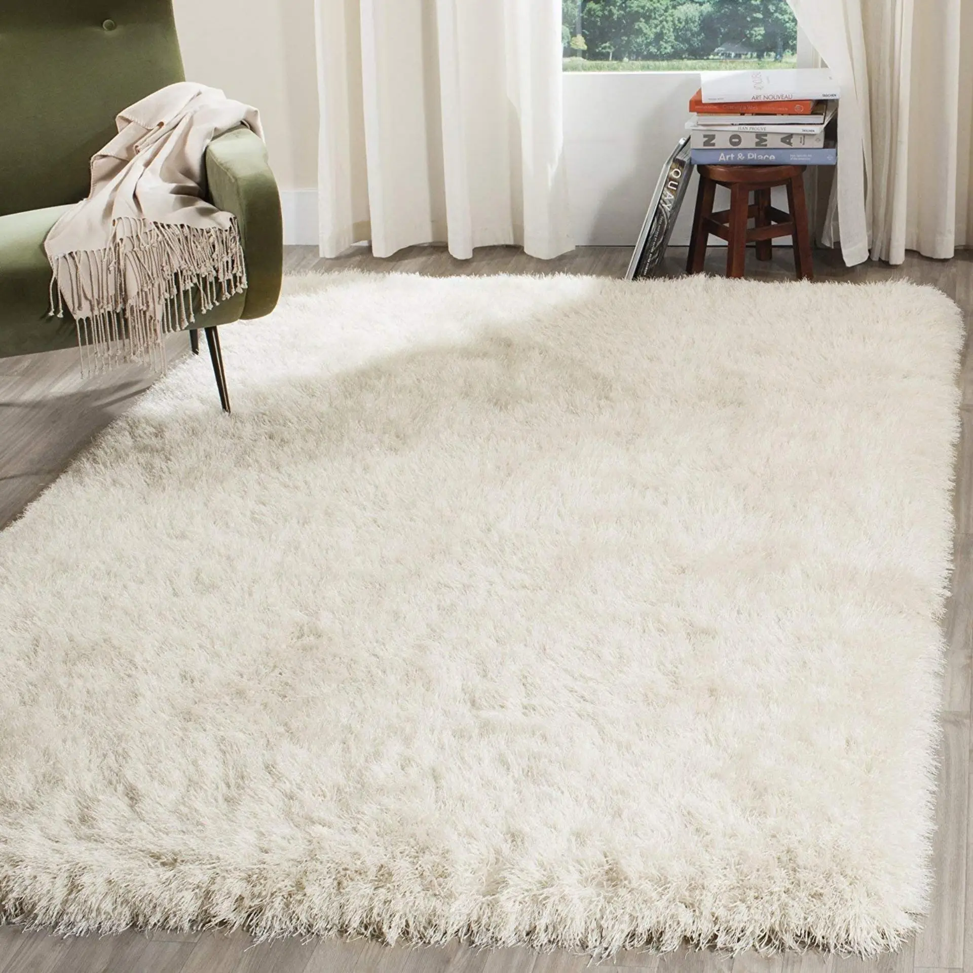 Wite shaggy rugs